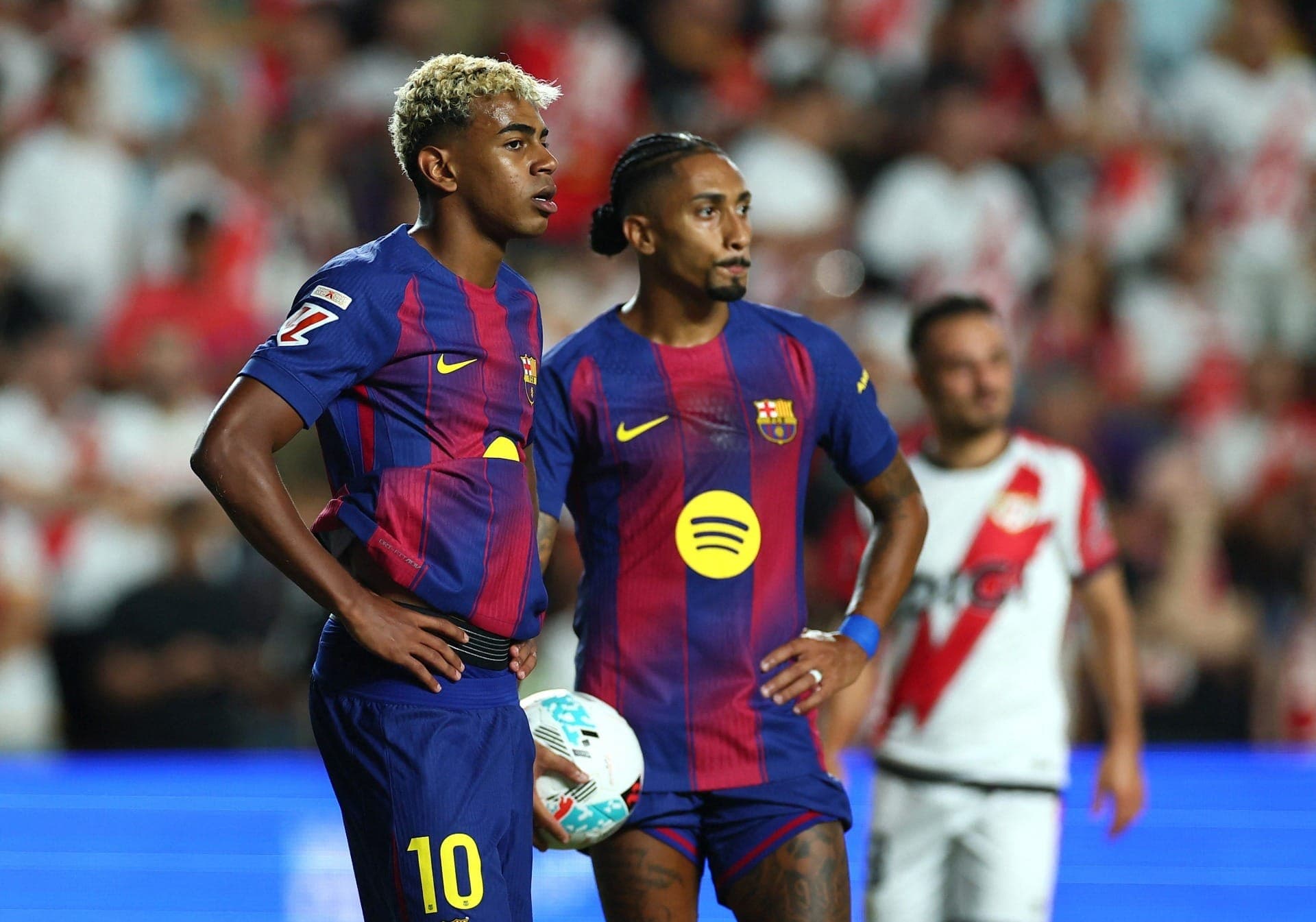 Lamine Yamal e Raphinha estão na disputa da Bola de Ouro