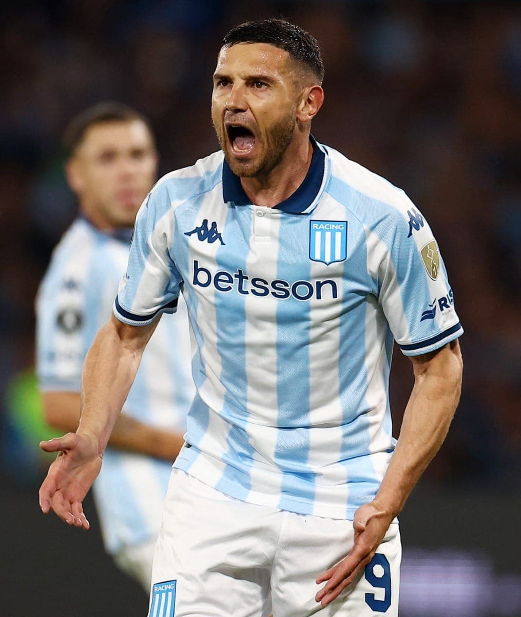 Adrián Martínez comemora classificação do Racing