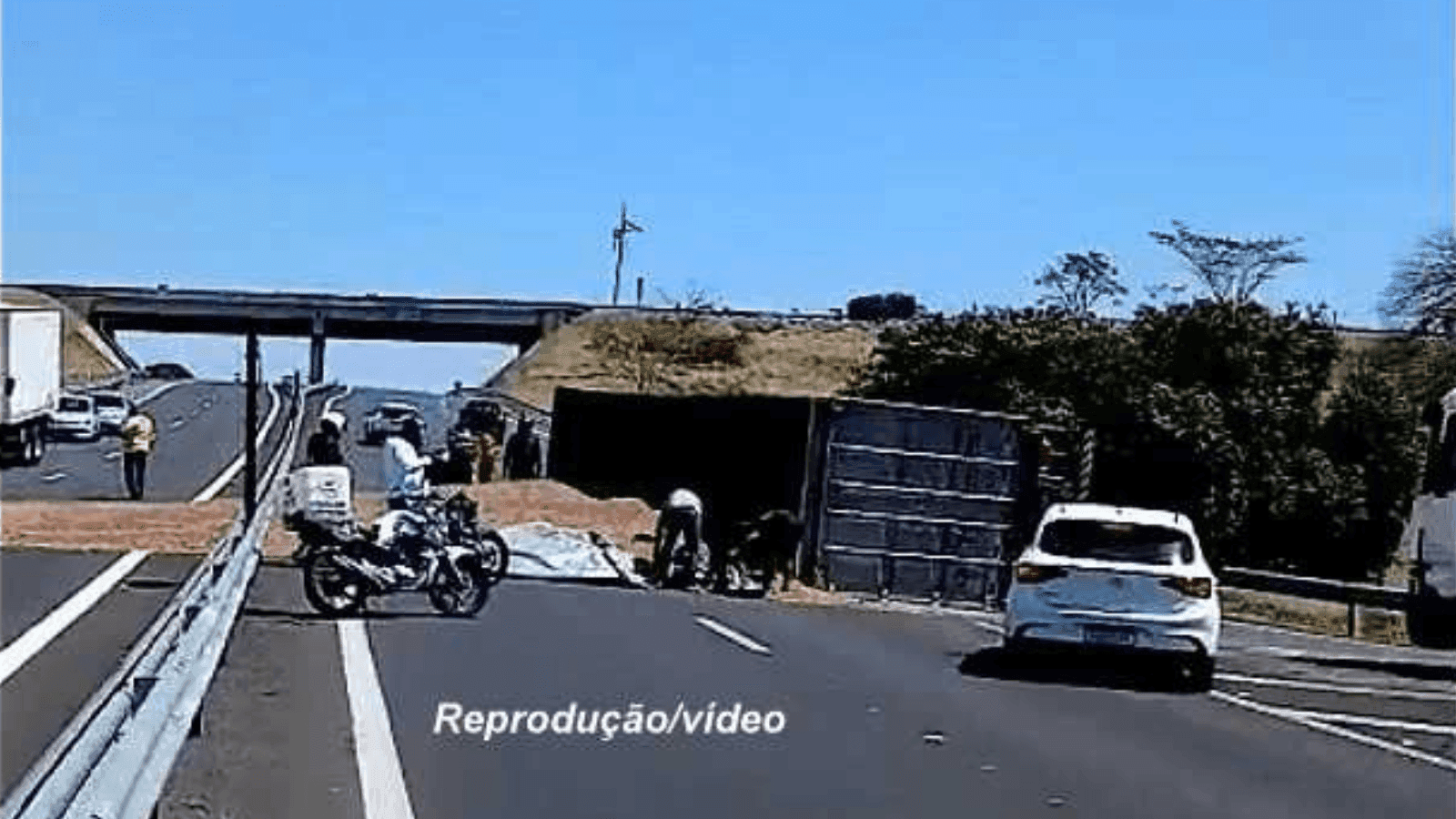 O acidente foi registrado na manhã desta quarta-feira (24)