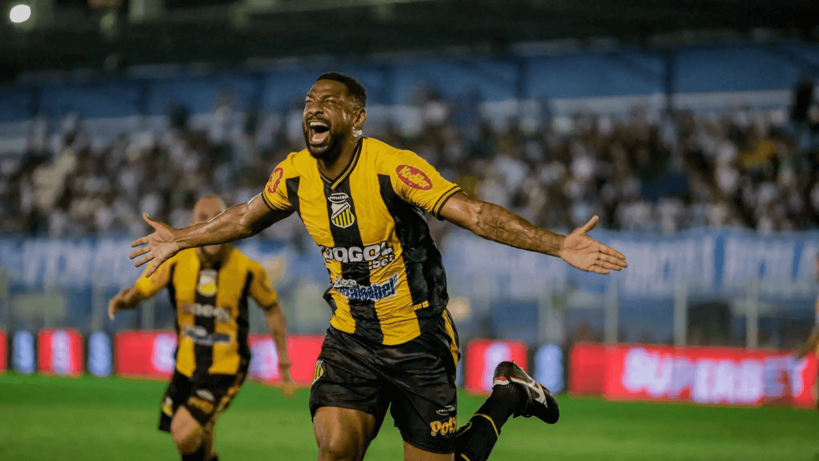 O gol do Tigre foi marcado de cabeça por Rafael Donato
