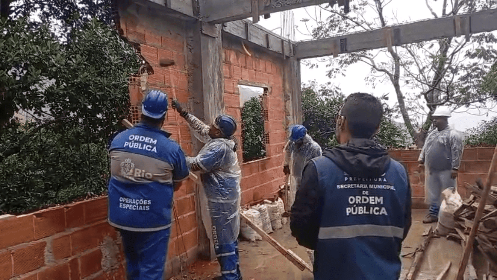 Duas das edificações já estavam parcialmente habitadas.