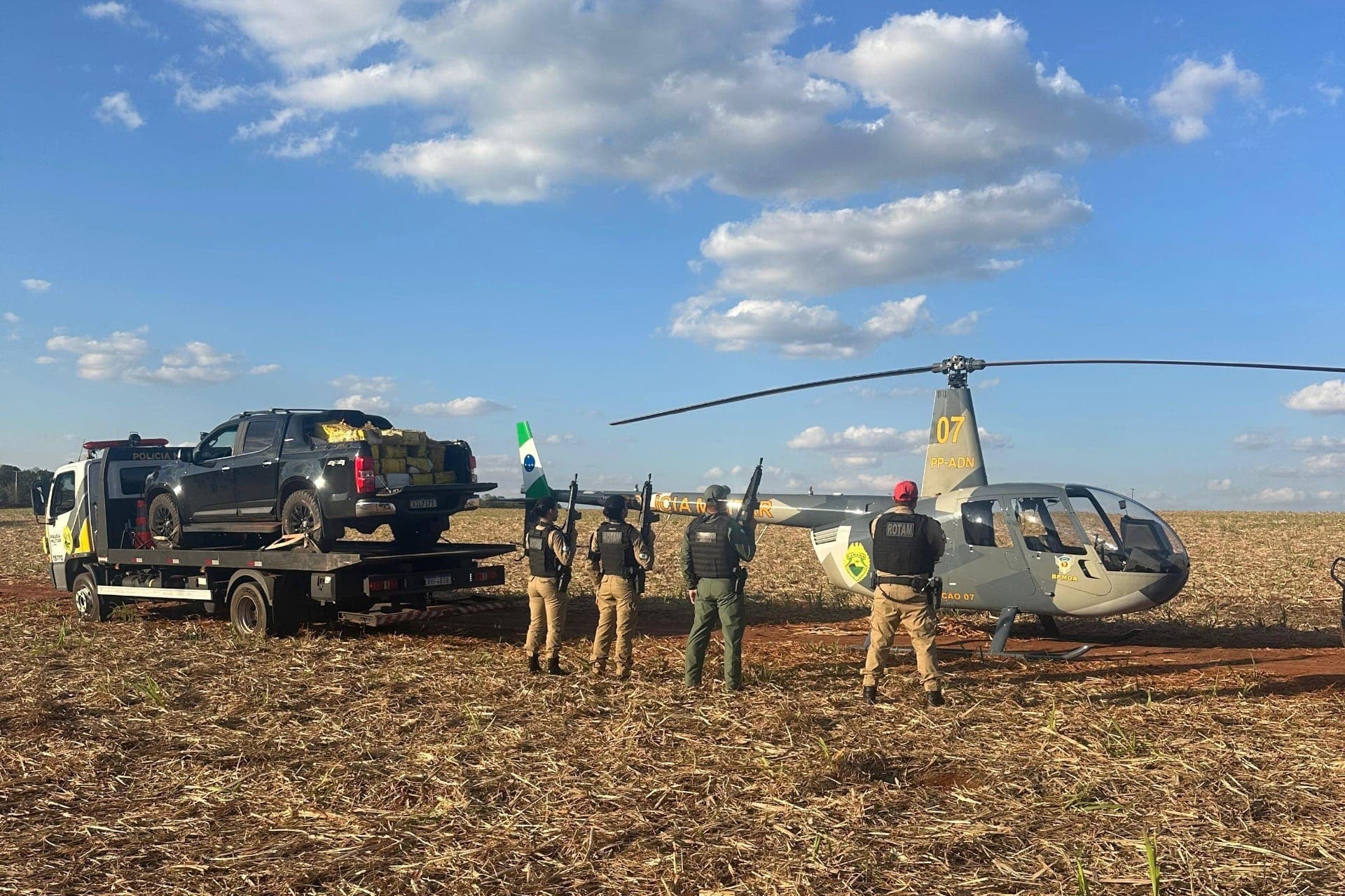 PMPR apreende quase uma tonelada de maconha na área rural de Santa Mônica