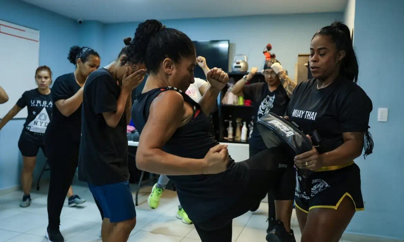 Ana Paula Lino dá aulas de defesa pessoal para outras mulheres