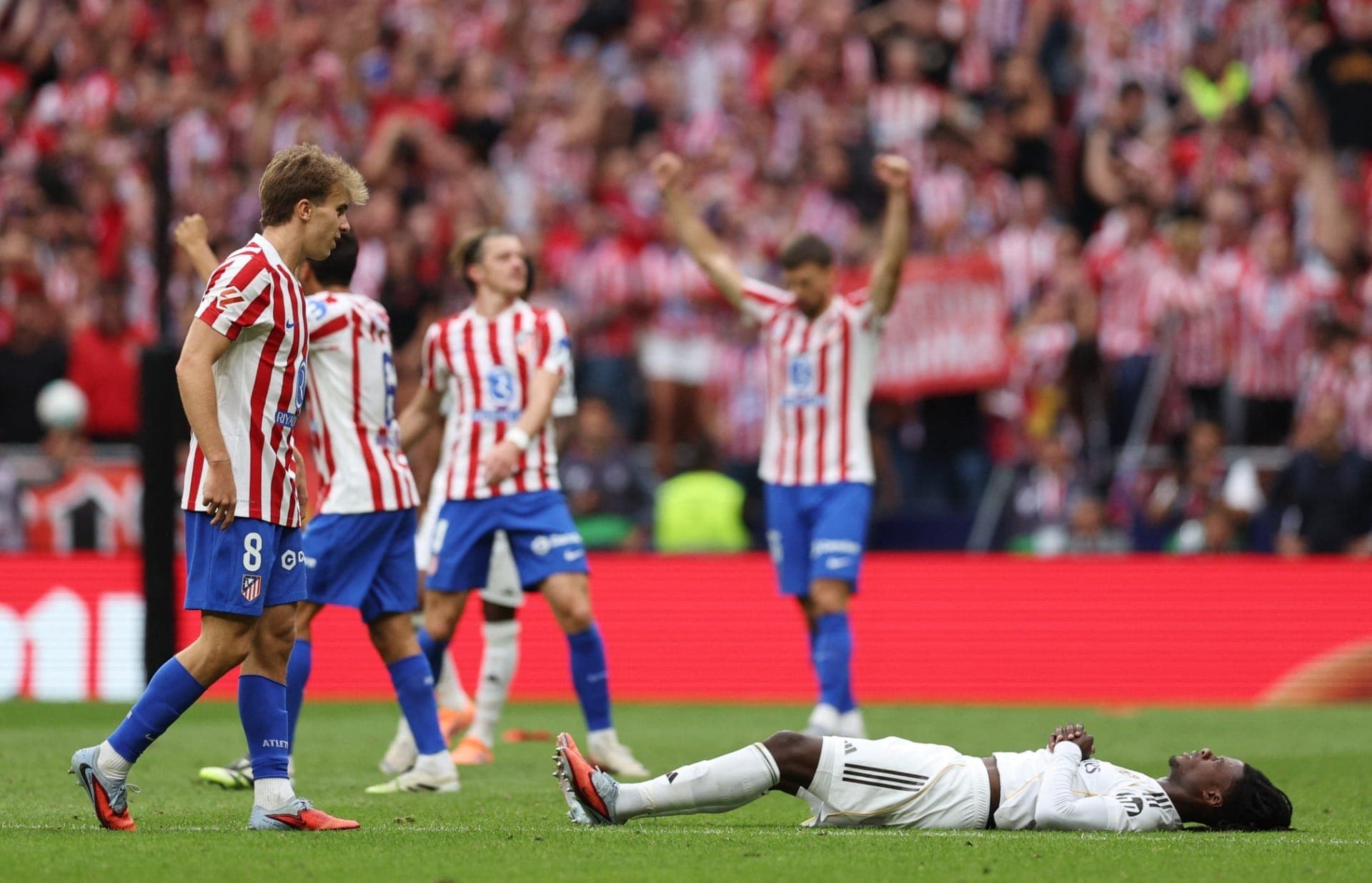 Em jogo movimentado e com sete gols, os comandados de Diego Simeone dominam e vencem por 5 a 2