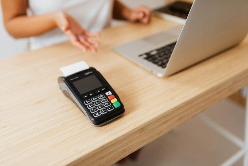 Tecnologia que vende por você: por que a maquininha smart virou aliada do pequeno negócio