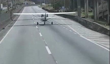 Avião monomotor faz pouso de emergência na rodovia Régis Bittencourt