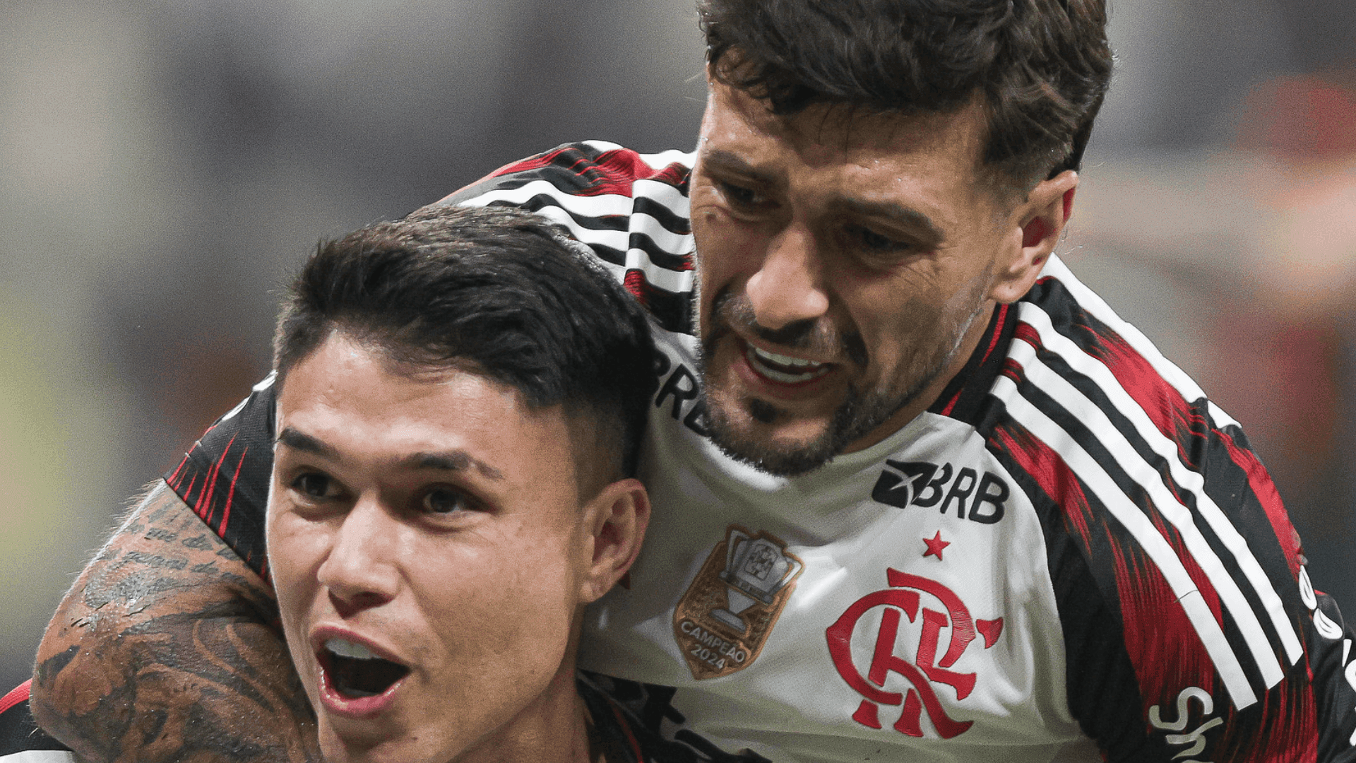 Arrascaeta e Luiz Araújo marcaram os gols da virada do líder Flamengo sobre o Corinthians em Itaquera