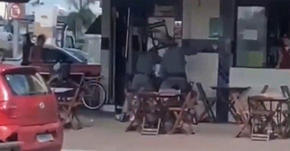 Policiais militares agridem suspeito de causar desordem