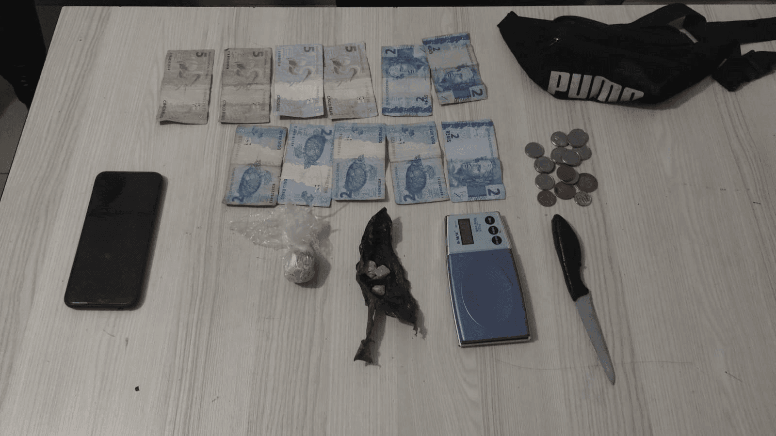 A dupla foi flagrada com drogas na praça Dom José Marcondes