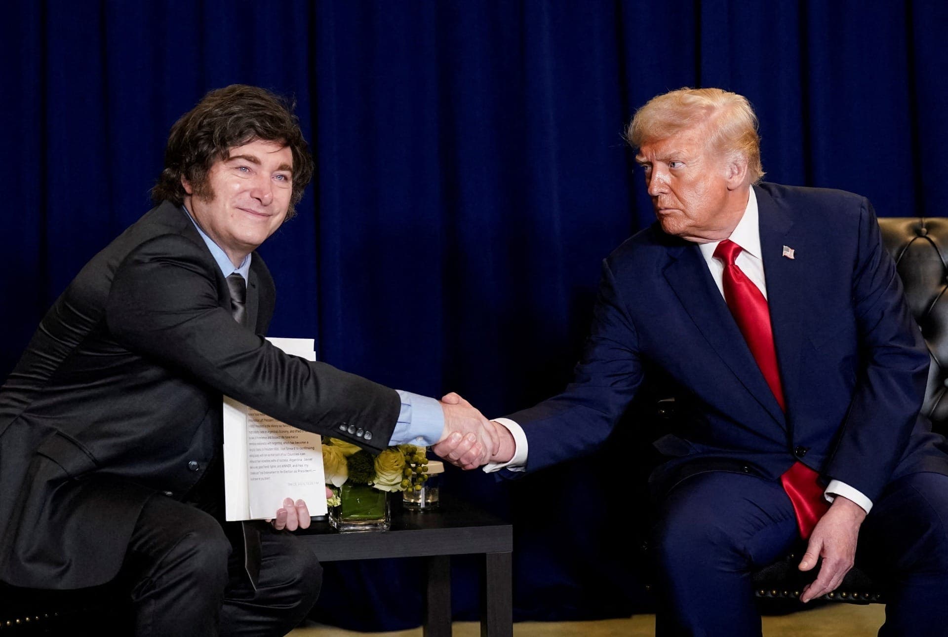 Javier Milei e Donald Trump posam juntos durante Assembleia da ONU