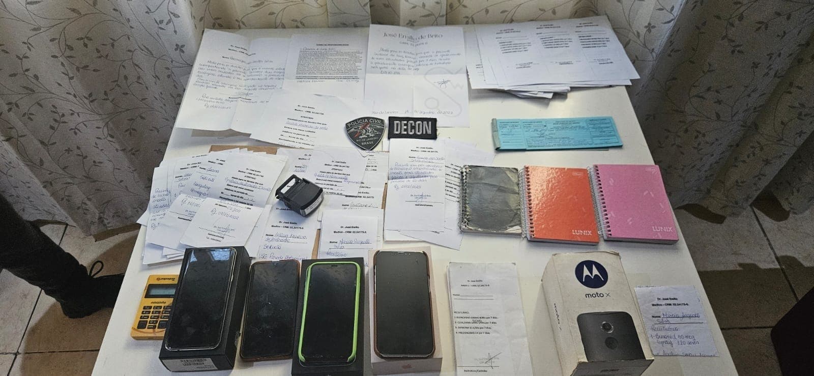 Material apreendido durante ação da Delegacia do Consumidor