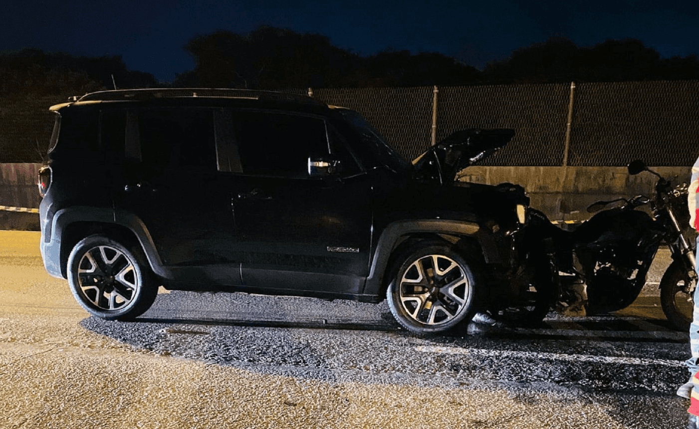 O motorista identificado como Mateus Bastos fugiu do local.