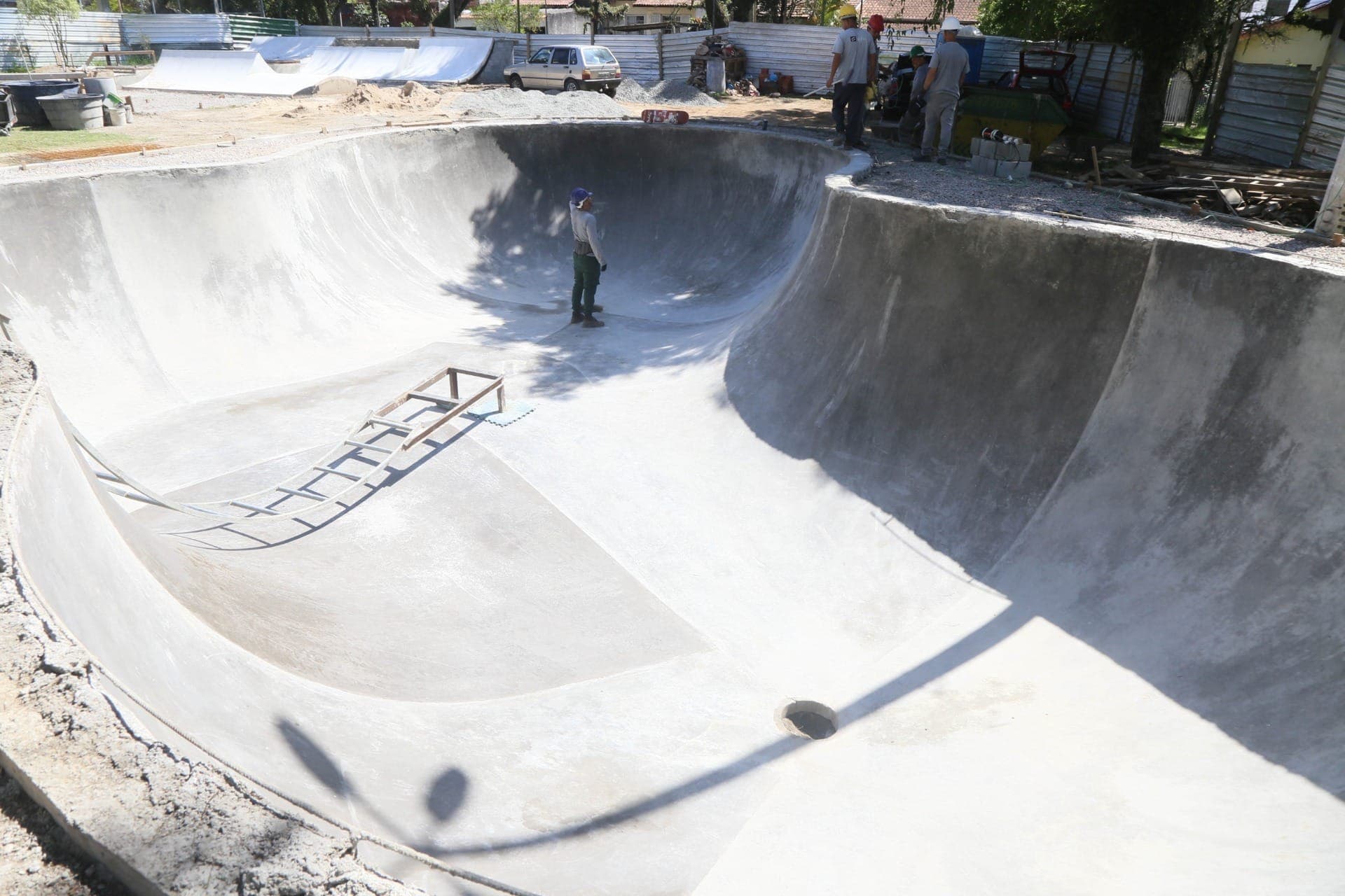 Prefeitura de Curitiba constrói pista pública de skate inspirada em bowl lendário da Califórnia