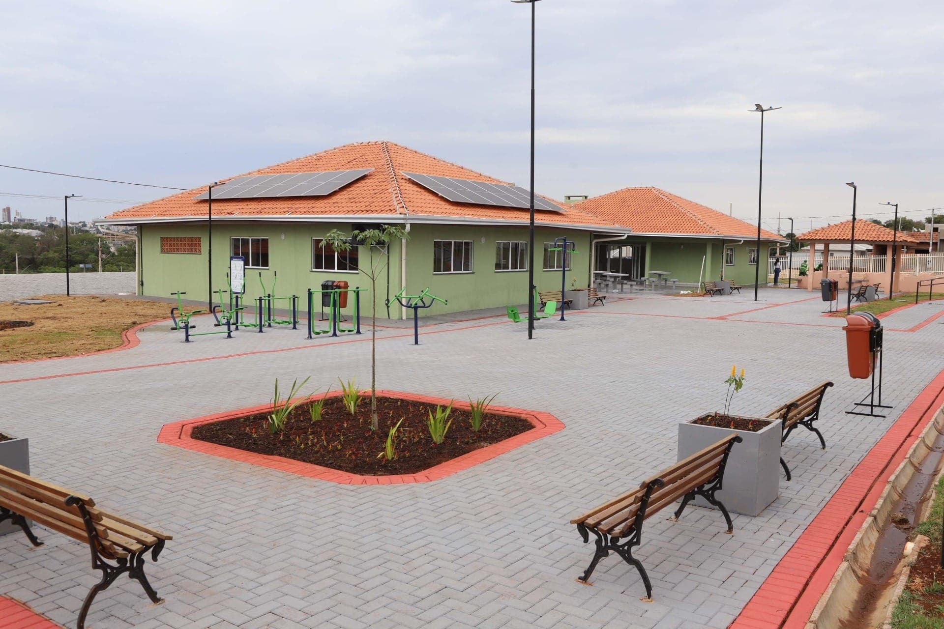 Ratinho Junior inaugura Condomínio do Idoso de Campo Mourão com 40 casas