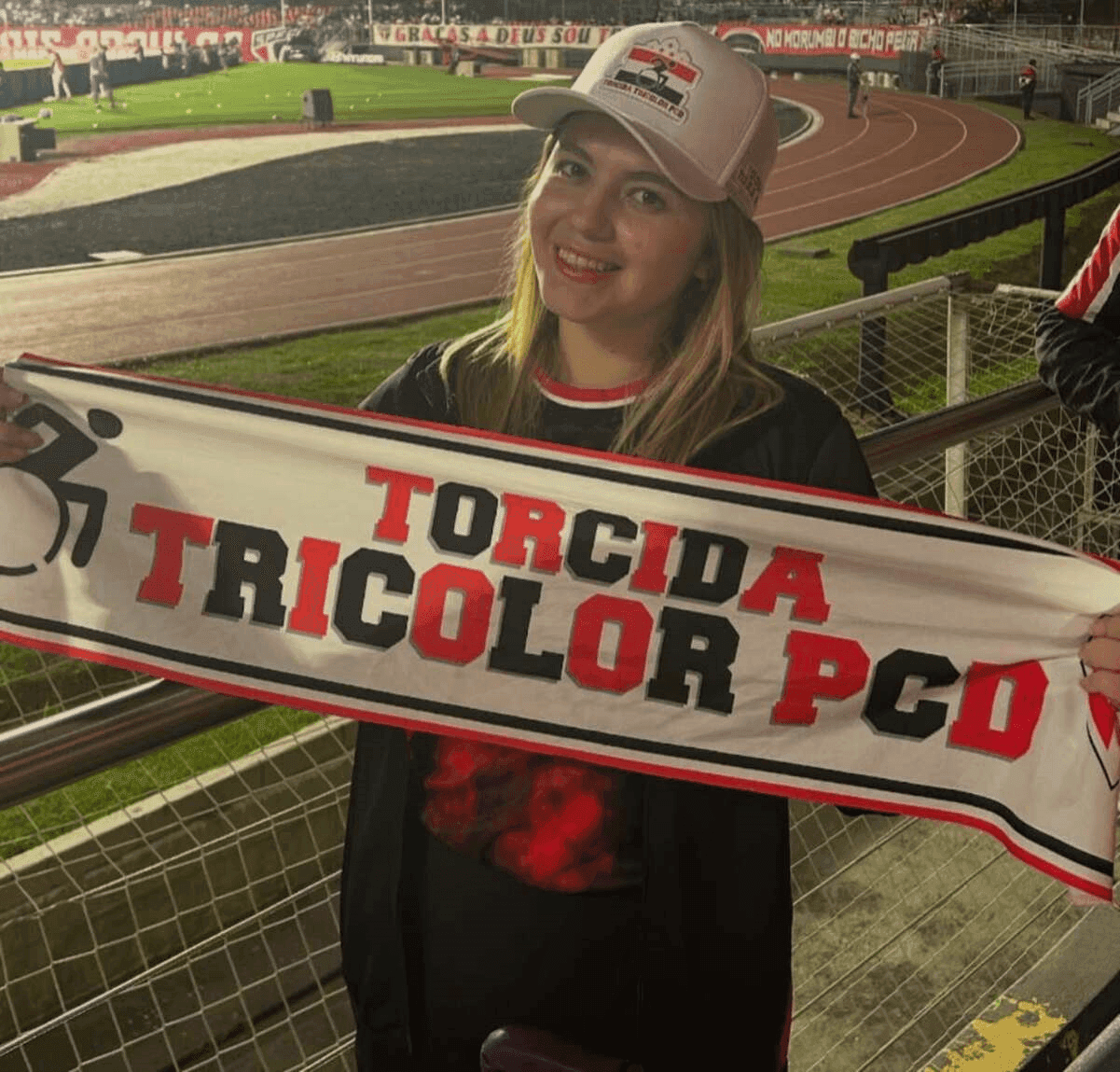 Amanda é líder da Torcida Tricolor PCD