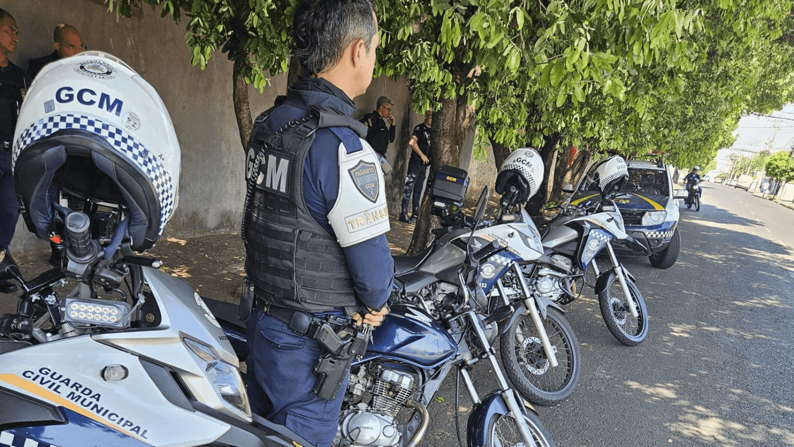 Os dois foram abordados pelos guardas em dias diferentes