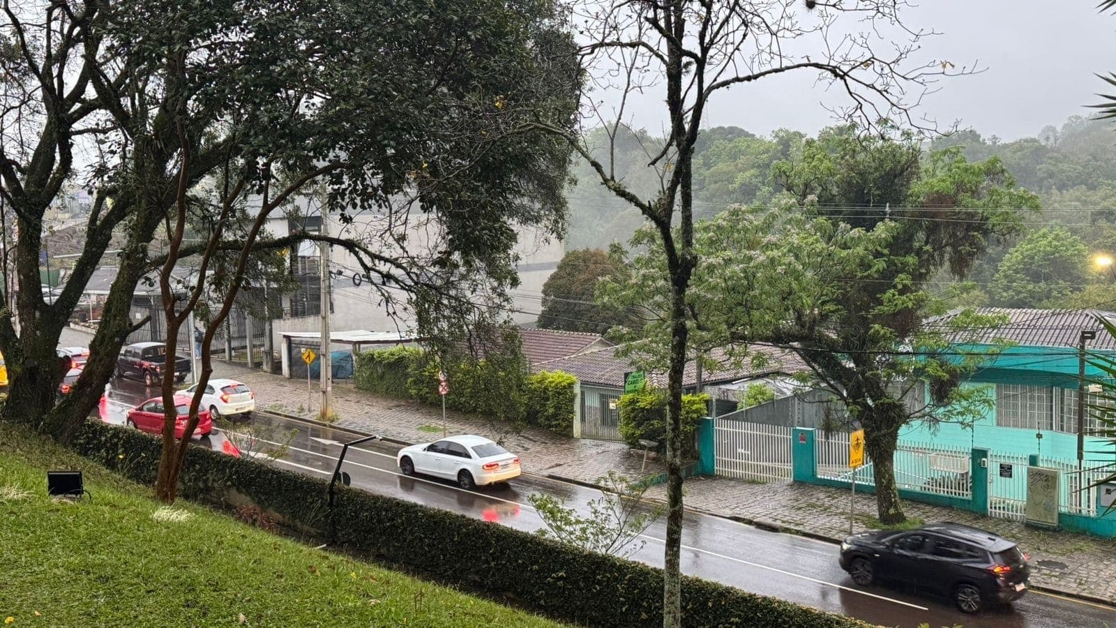 Paraná terá instabilidade até terça-feira com previsão de chuva localizada
