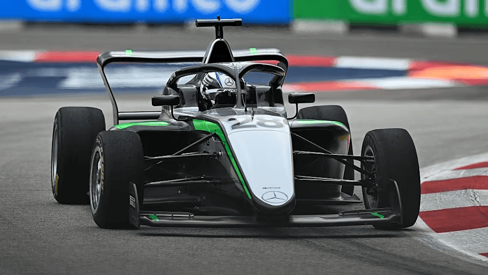 Pin supera Weug por 0s022 e lidera treino livre em Singapura da F1 Academy