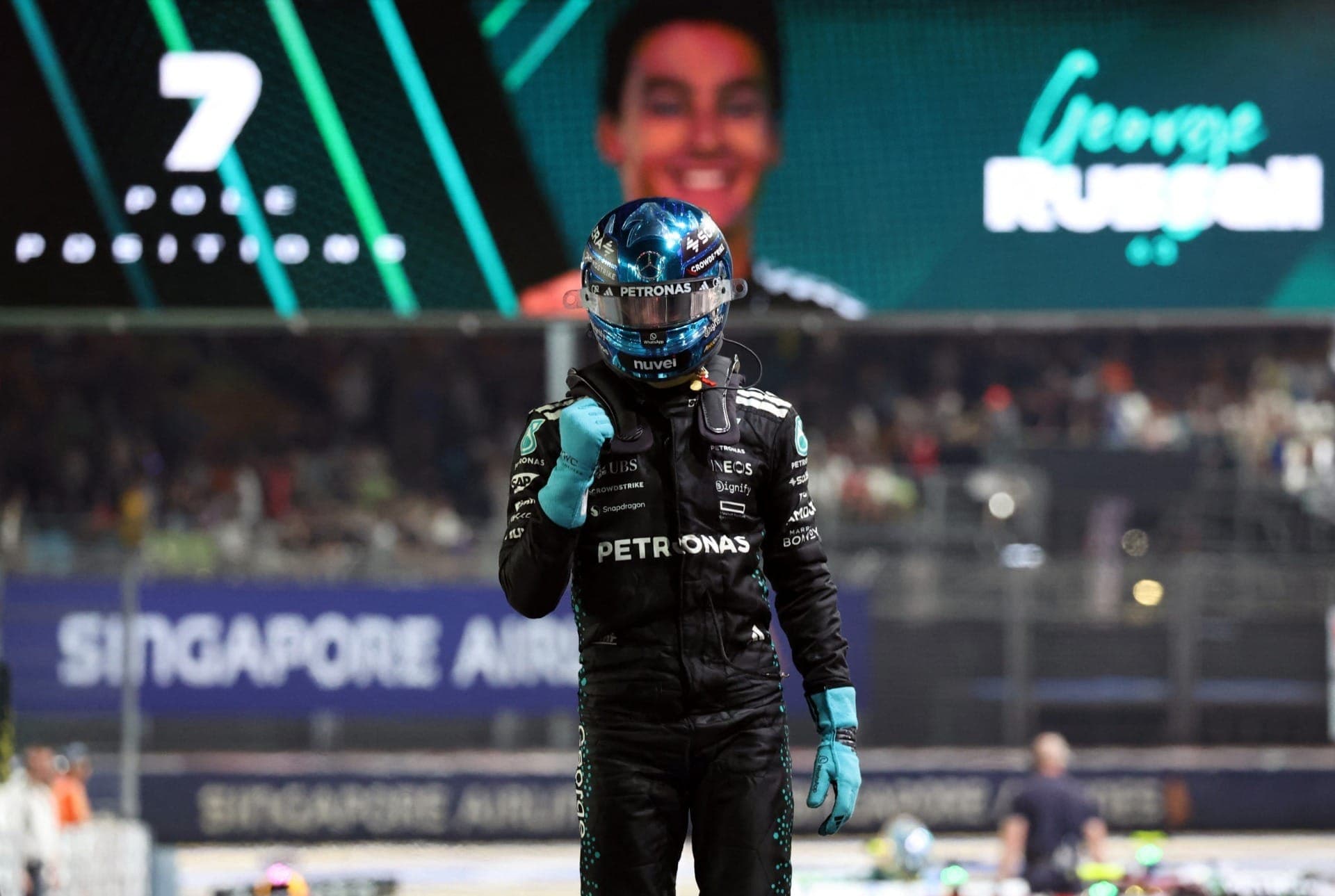 Russell bate Verstappen e conquista a pole para o GP de Singapura; Bortoleto é 16º