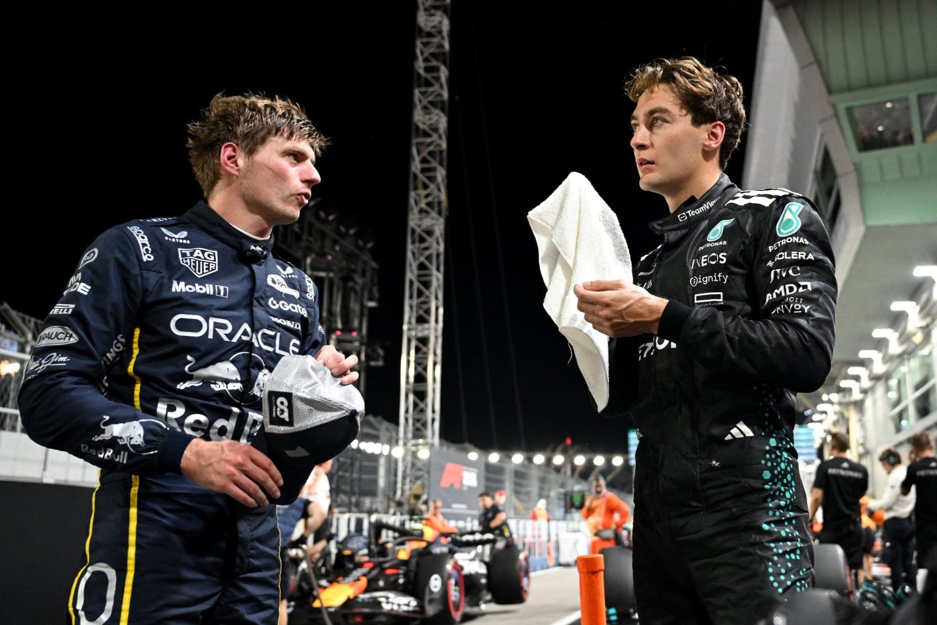 Verstappen e Russell no final da classificação do GP de Singapura