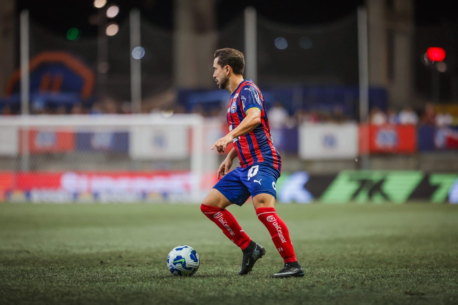 Everton Ribeiro em ação pelo Bahia