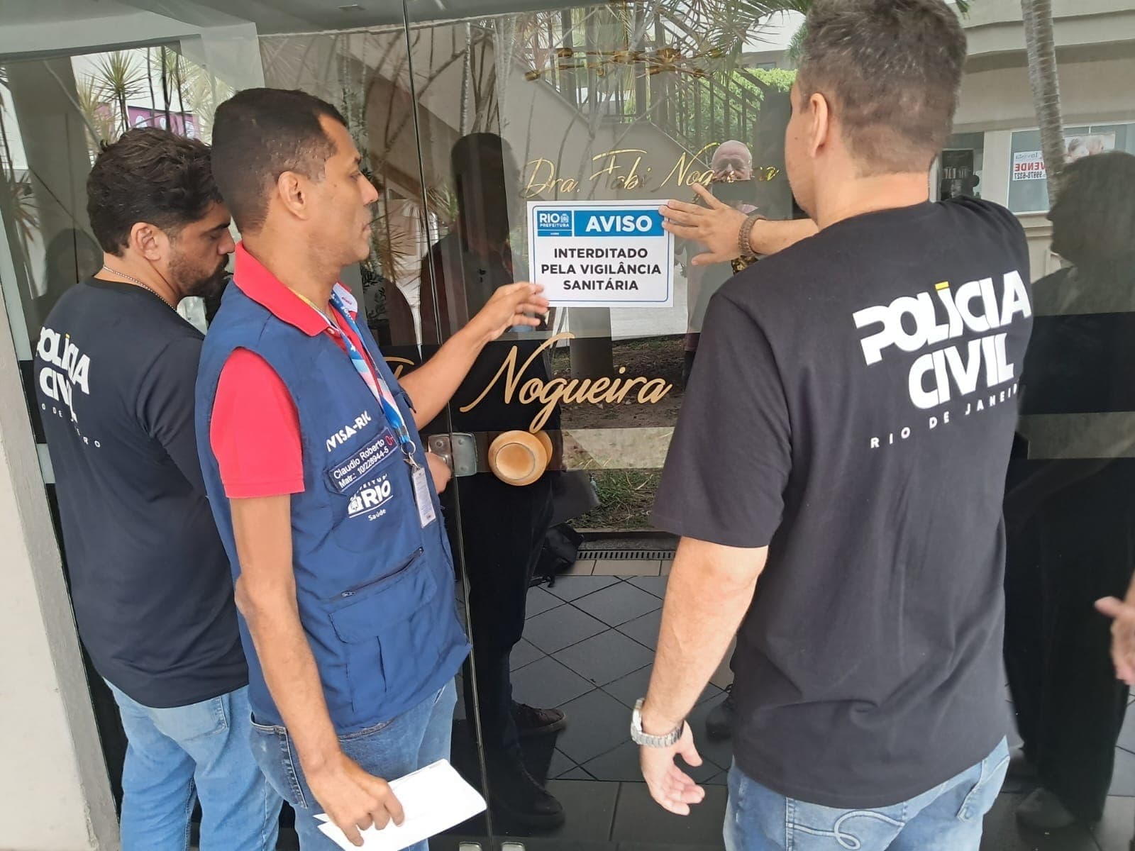 As investigações seguem em andamento para identificar outros envolvidos no episódio