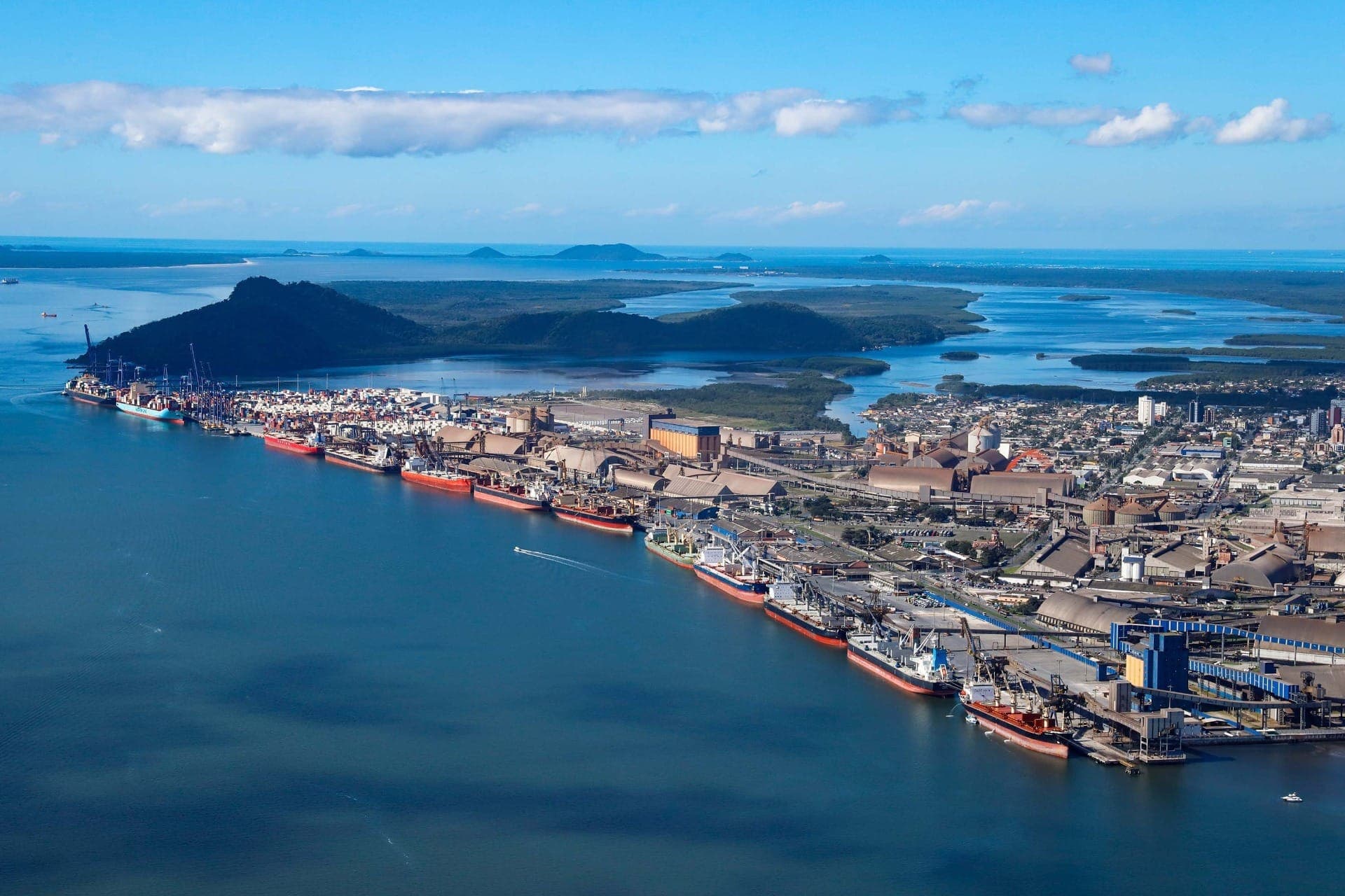 De janeiro a setembro, foram US$ 17,7 bilhões exportados, com saldo positivo de US$ 2 bilhões em relação às importações.