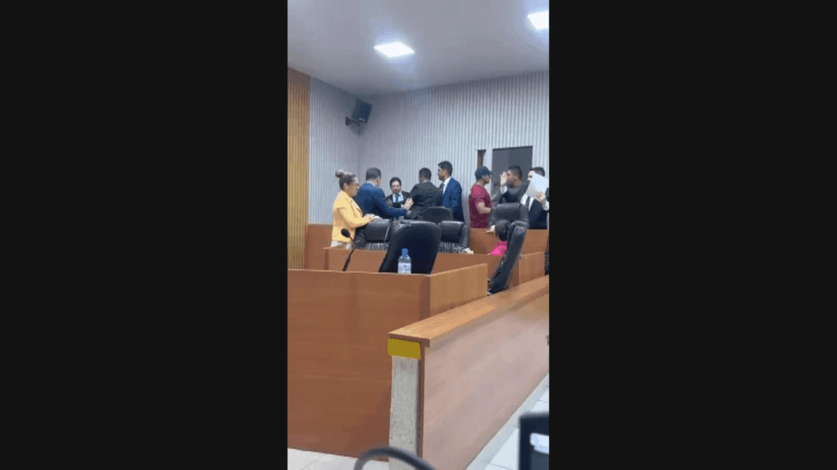 Sessão é suspensa após briga de vereadores em Sena Madureira, no Acre