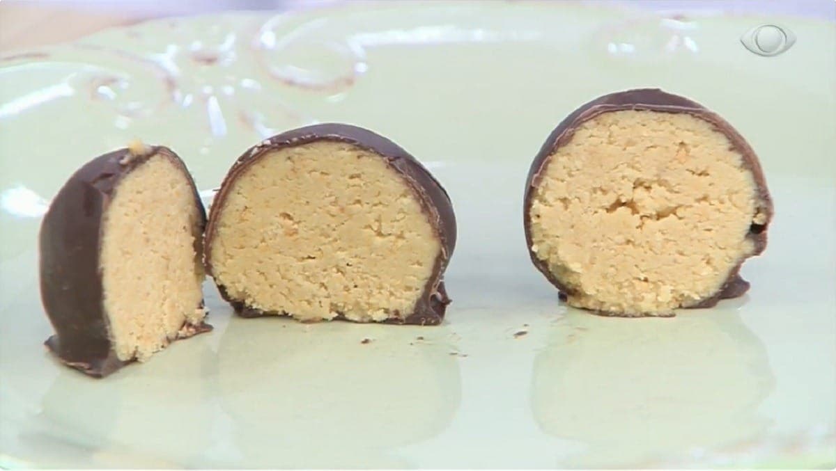 Bombom Sonho de Valsa caseiro é feito com 4 ingredientes