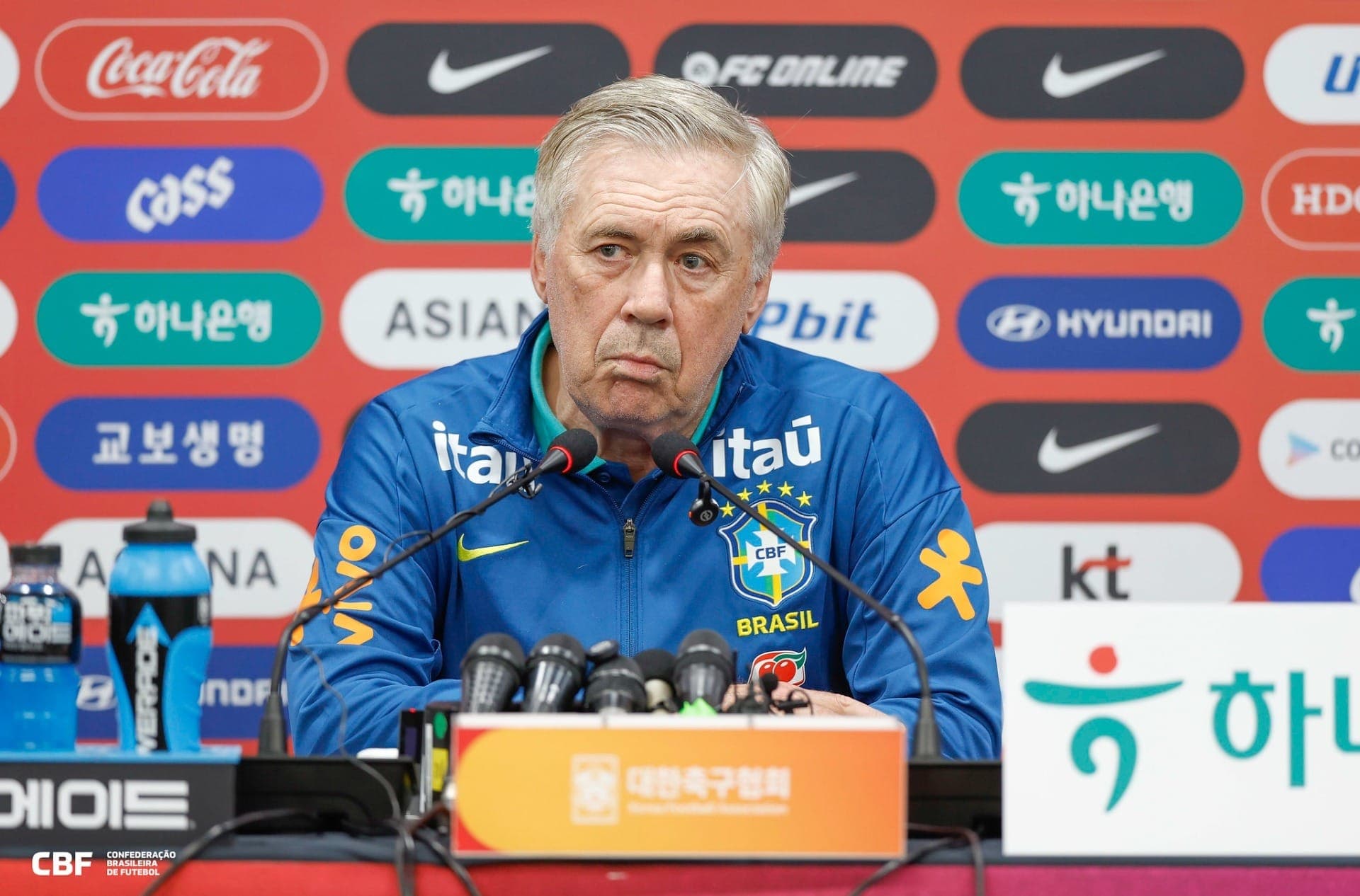 Ancelotti escalou 4 atacantes nas vitórias contra Paraguai e Chile
