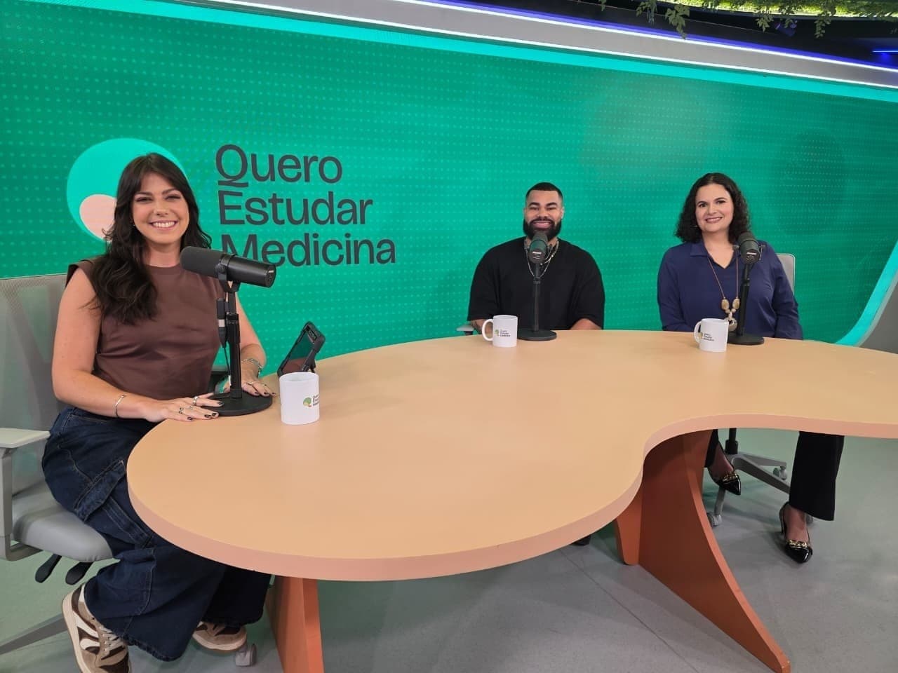 “Cuidar do sono e da alimentação é tão estratégico quanto revisar o conteúdo”, alerta a psiquiatra Dra. Maria Carol