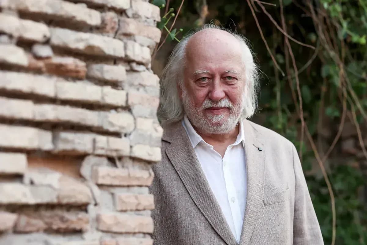 Escritor húngaro László Krasznahorkai vence o Nobel de Literatura de 2025