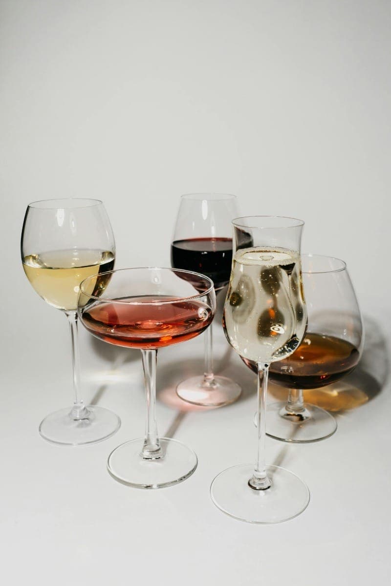Intoxicação ocorre por meio da ingestão de bebida alcoólica adulterada