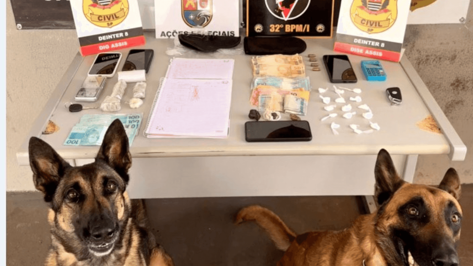 Os suspeitos foram detidos por envolvimento com o tráfico de drogas