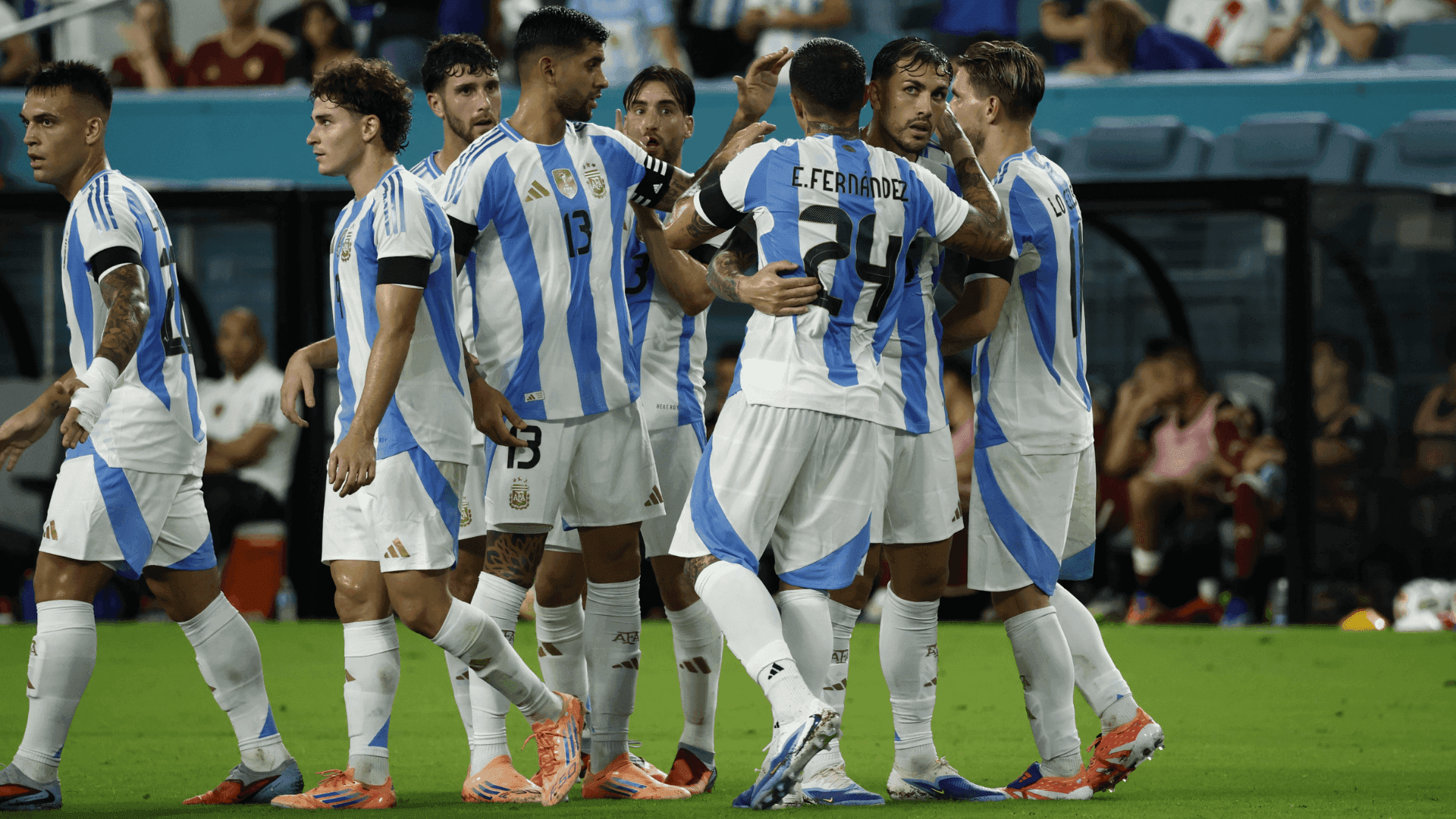 Argentina vence amistoso com gol de Lo Celso e presença de Messi nas arquibancadas