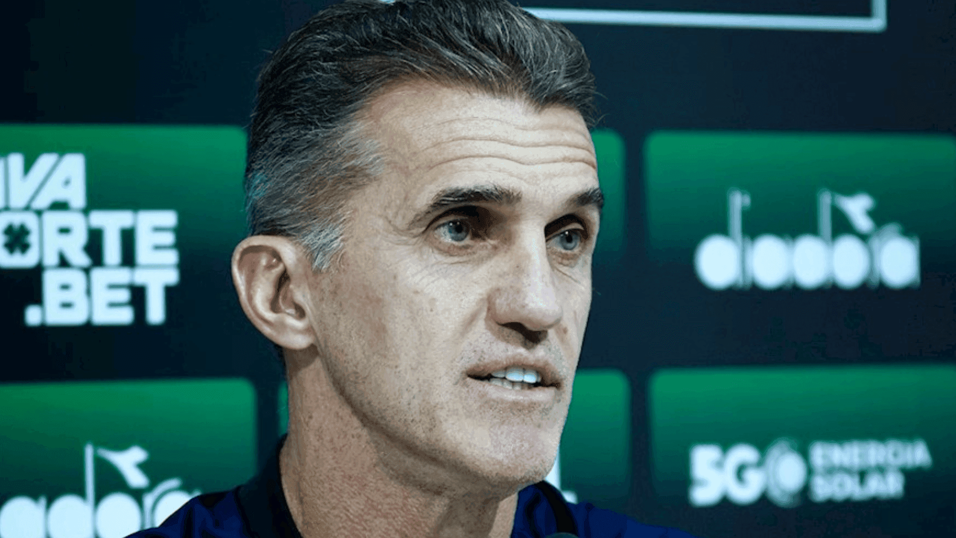 Goiás do técnico Vagner Macini busca reação na Série B após sequência de quatro jogos sem vitória