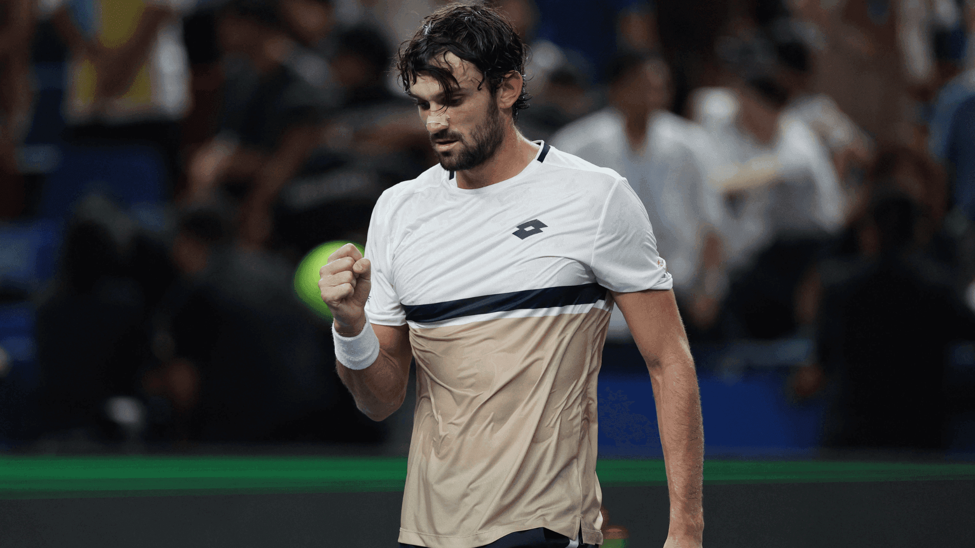 Valentin Vacherot comemora vitória sobre Djokovic e vaga na final em Xangai
