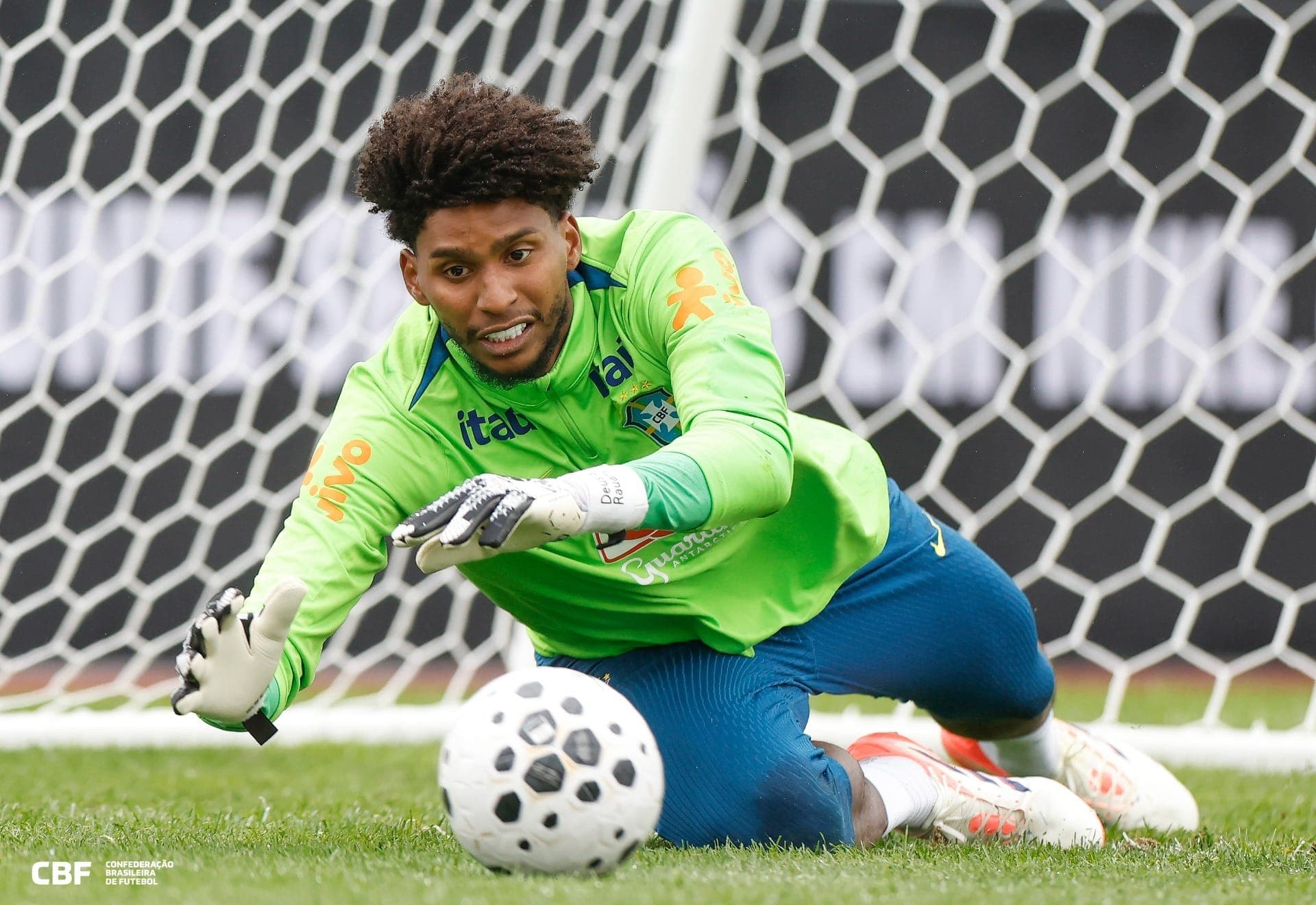 Hugo Souza, pela Seleção Brasileira