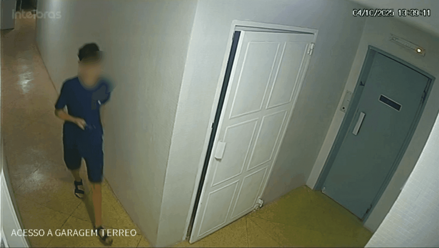 As câmeras do prédio registraram o momento em que o adolescente entra pela portaria dizendo que ia visitar o avô