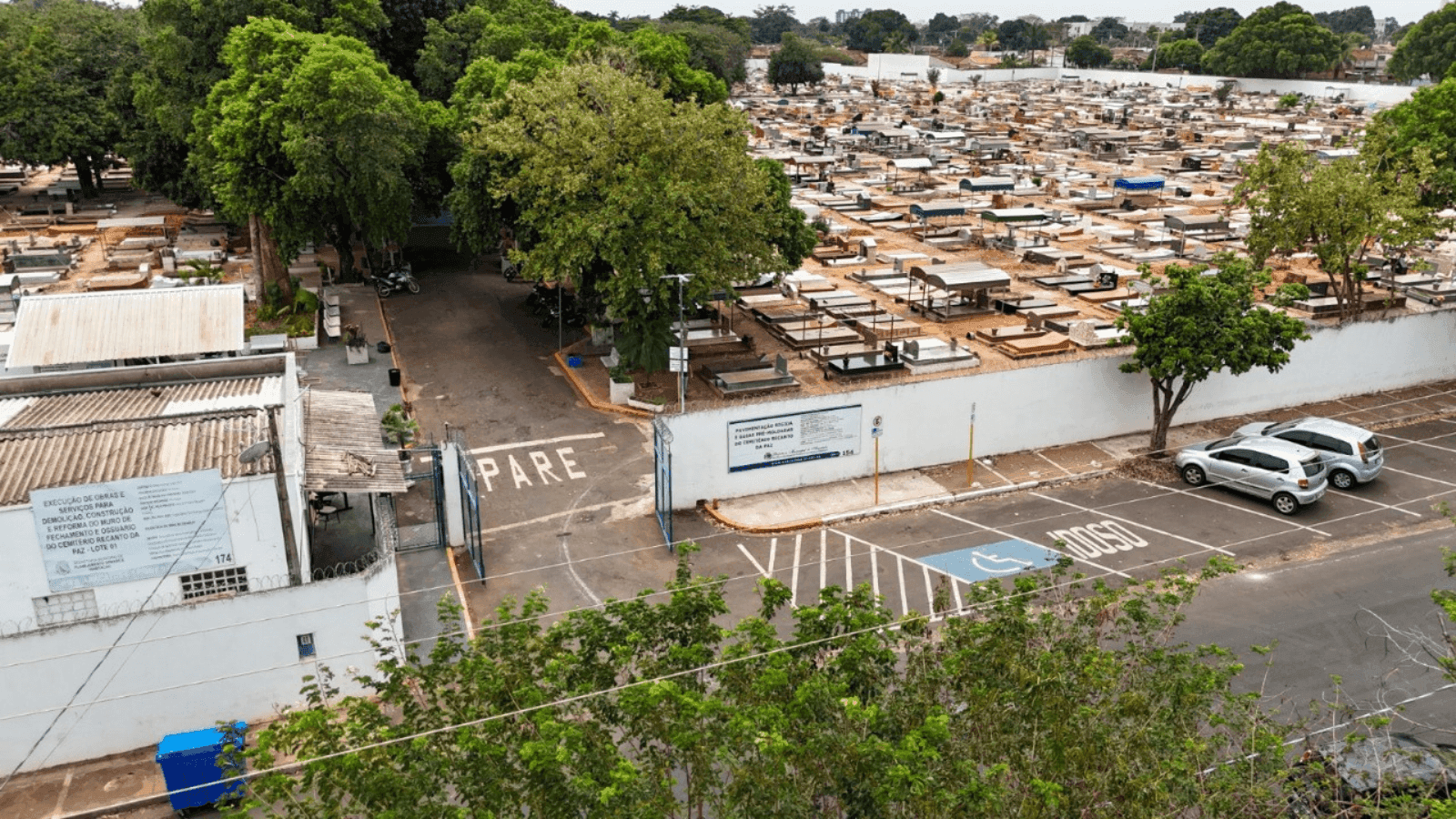 As vagas são válidas para os dois cemitérios da cidade