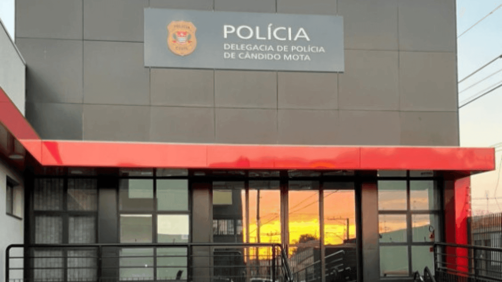 O suspeito foi levado à delegacia após ameaçar comerciantes
