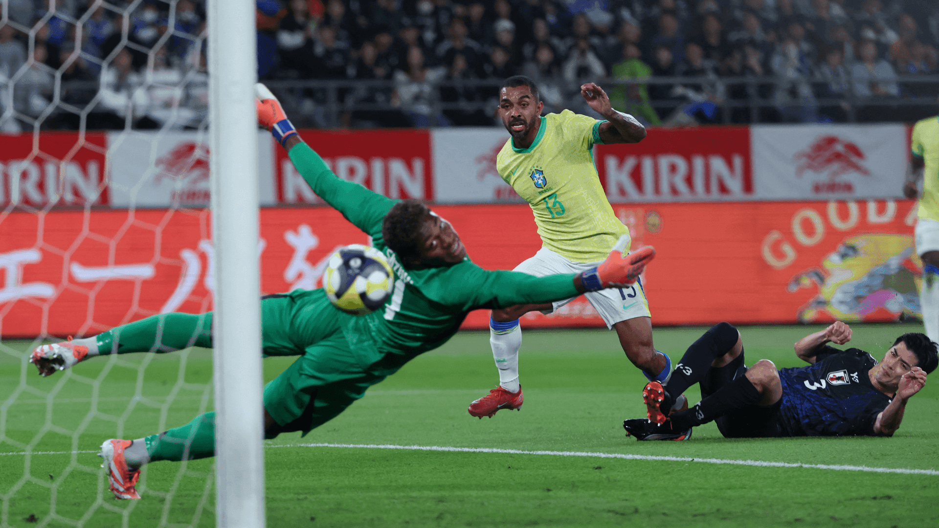 Paulo Henrique cita "briga sadia" por vaga na Copa
