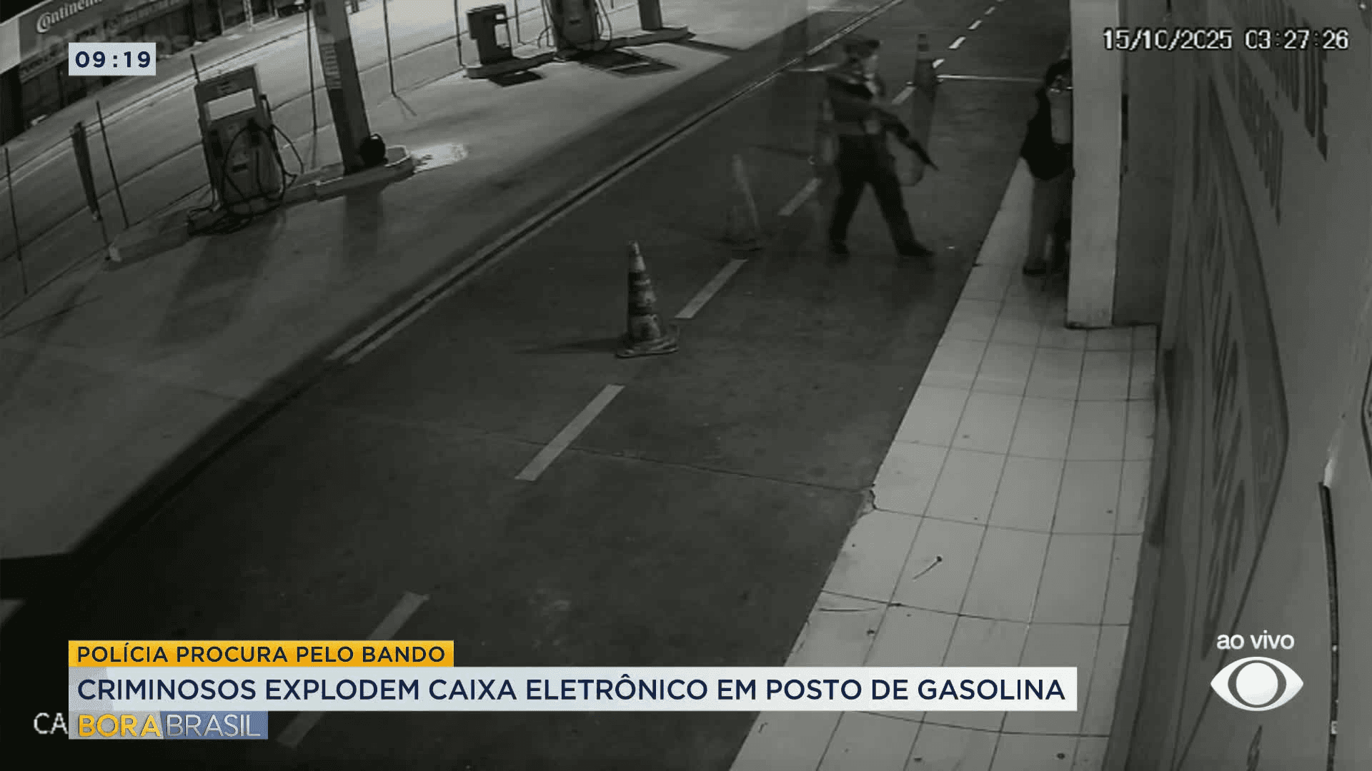 Bandidos explodem caixa eletrônico em posto de gasolina