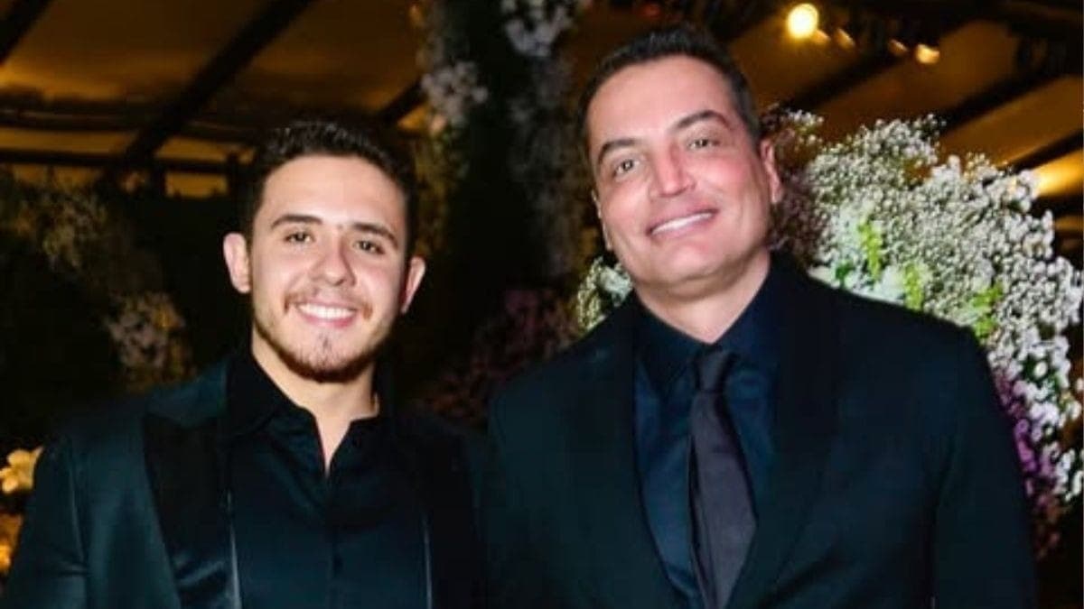 Leo Dias posa ao lado de namorado, João Paulo Oliveira, em casamento