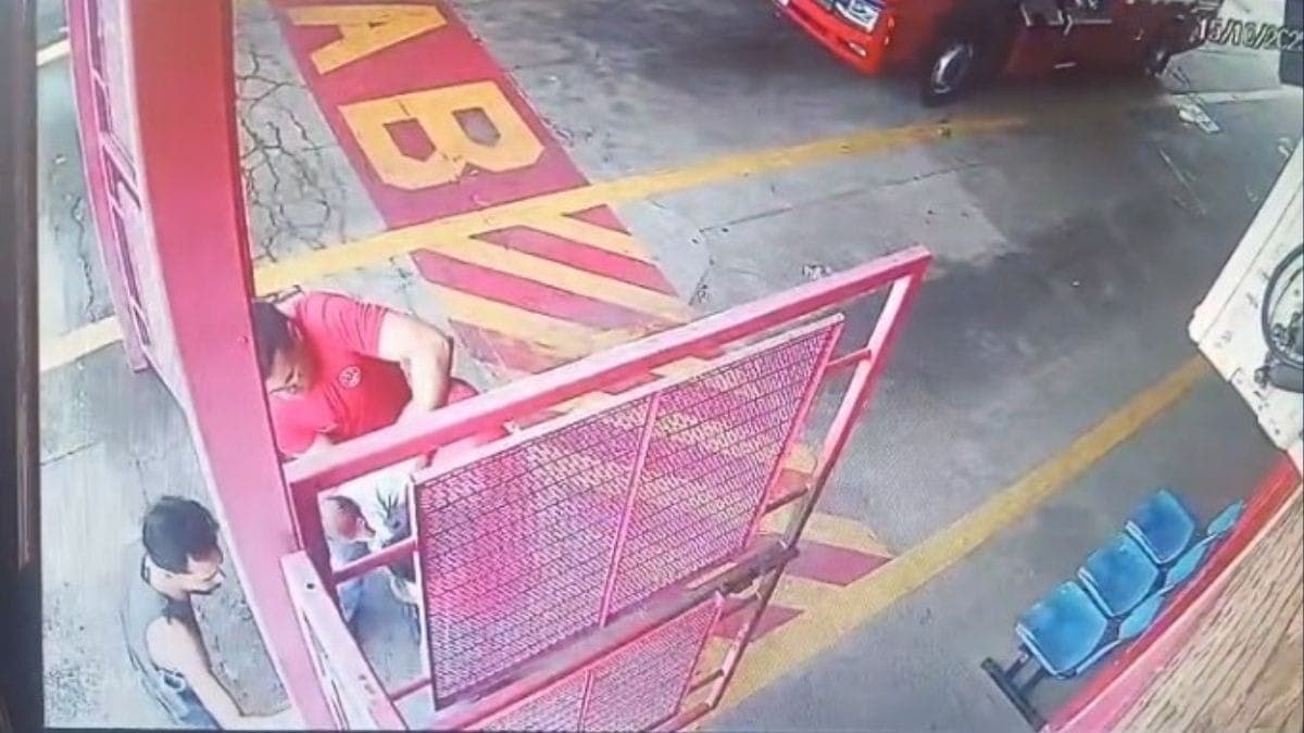 Criança foi levada ao quartel dos bombeiros pelos pais