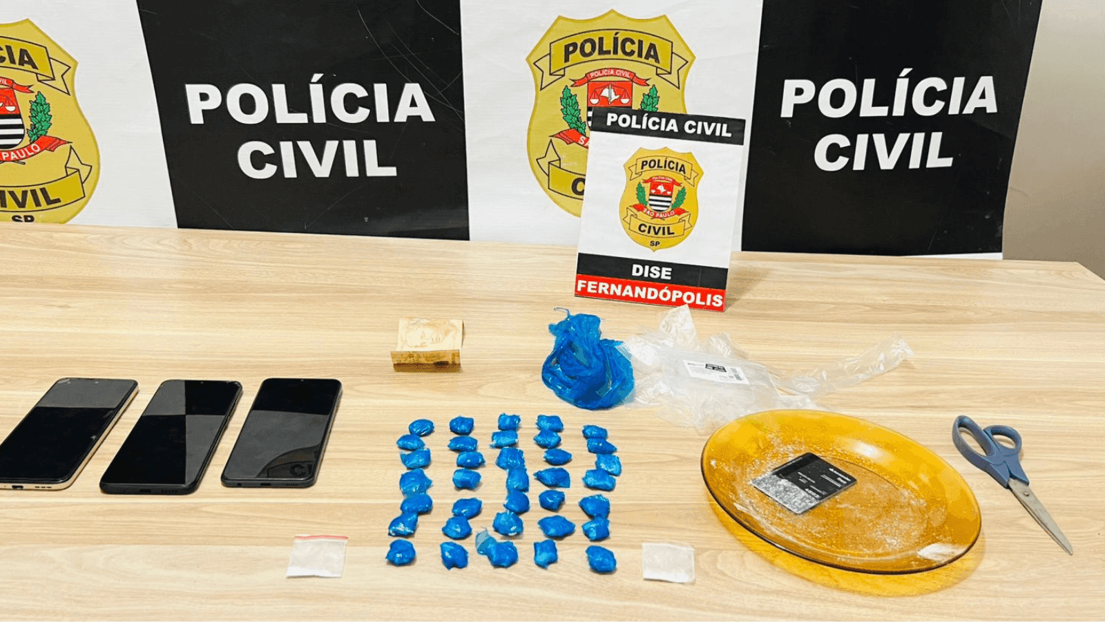 O suspeito estava de posse de 35 porções de drogas