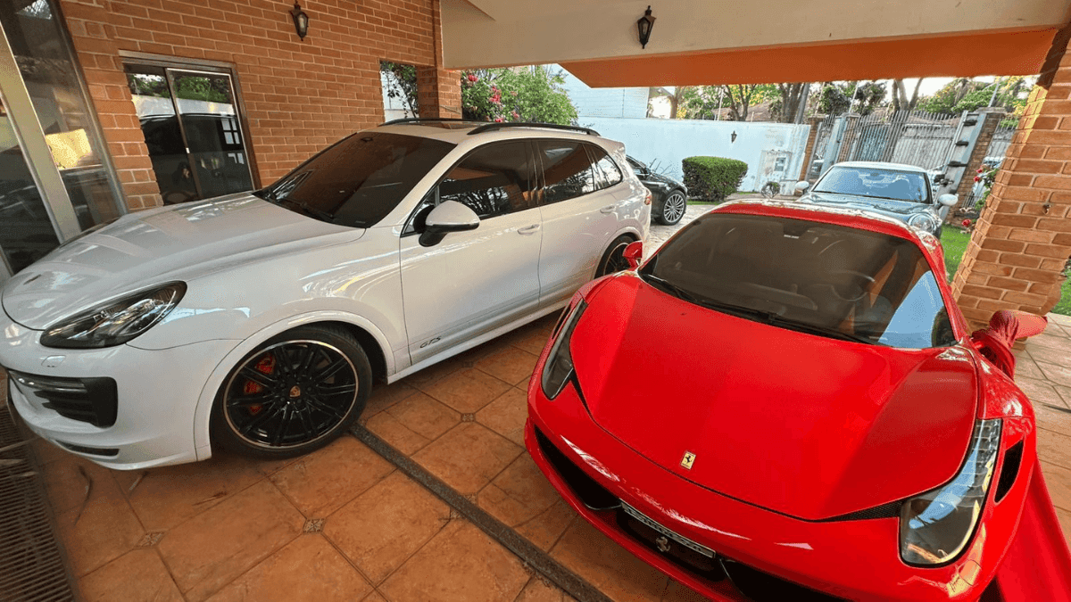 PF apreende carros de luxo e bloqueia R$ 13,8 milhões em nova fase da Operação Mafiusi