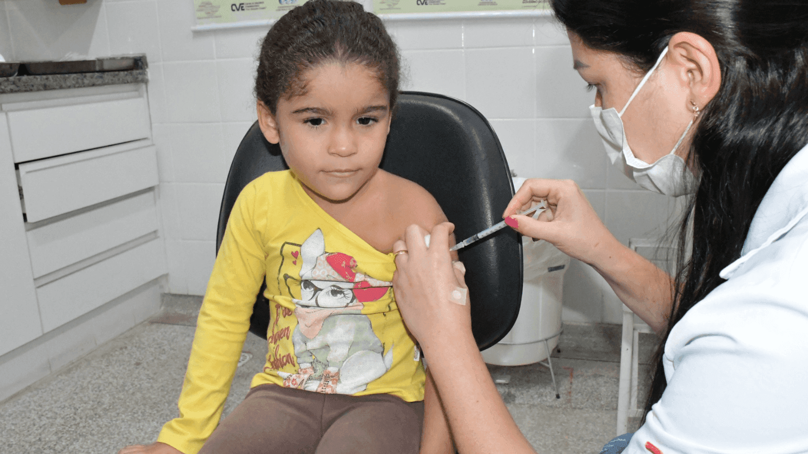 As salas de vacinação estarão abertas das 7h30 às 12h30