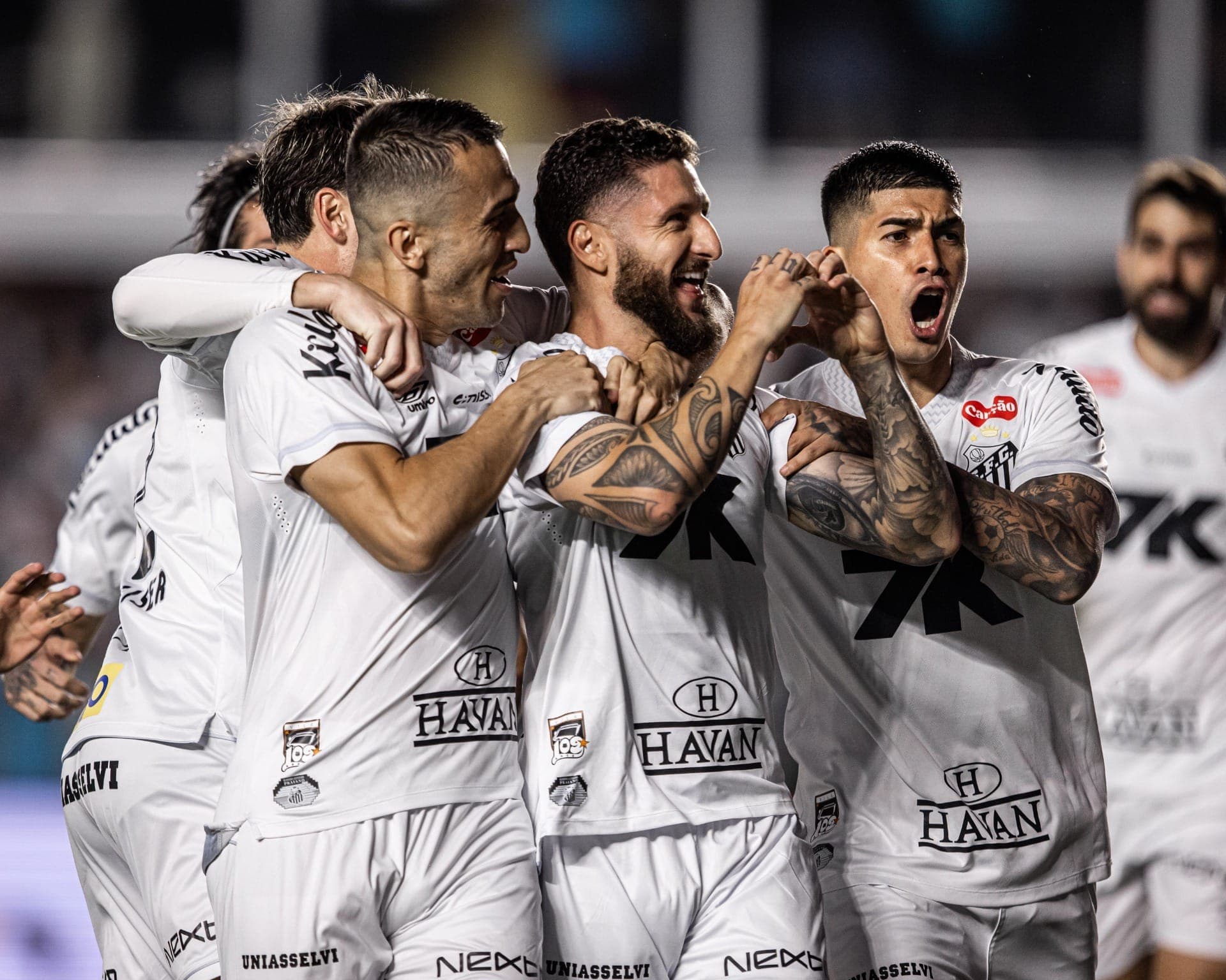 João Schmidt, Zé Rafael e Adonis Frías comemoram gol do Santos contra o Corinthians