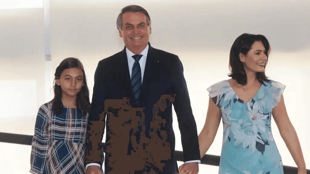 O presidente Jair Bolsonaro, sua filha Laura e a primeira dama Michele Bolsonaro, participam da Cantata de Natal no Palácio do Planalto em 19 de dezembro de 2019